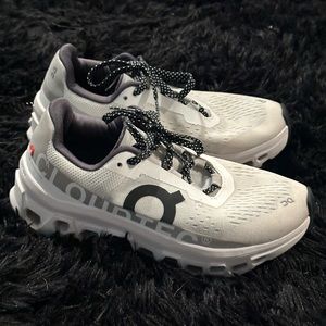 On running cloud monster running/ walking shoes